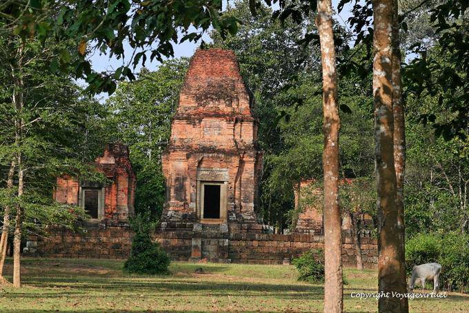 Piccolo santuario vicino al Baksei Chamkrong, Angkor, Cambogia