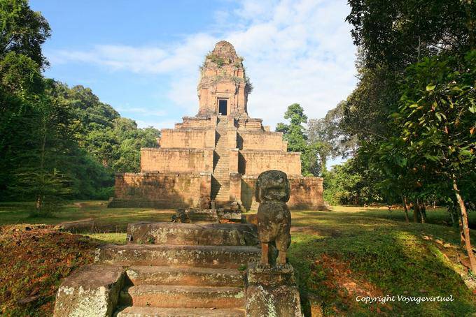 Facciata del tempio a piramide, Baksei Chamkrong, Angkor, Cambogia
