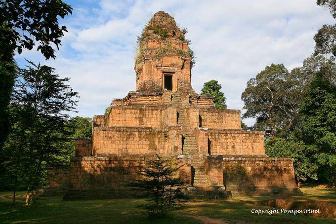 Tempio indù dedicato a Shiva, Baksei Chamkrong, Angkor, Cambogia