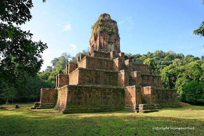 Vista della piramide Baksei-Chamkrong, Angkor, Cambogia