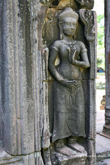 Devata scolpite sulla sala da ballo, Banteay Kdei, Angkor, Cambogia