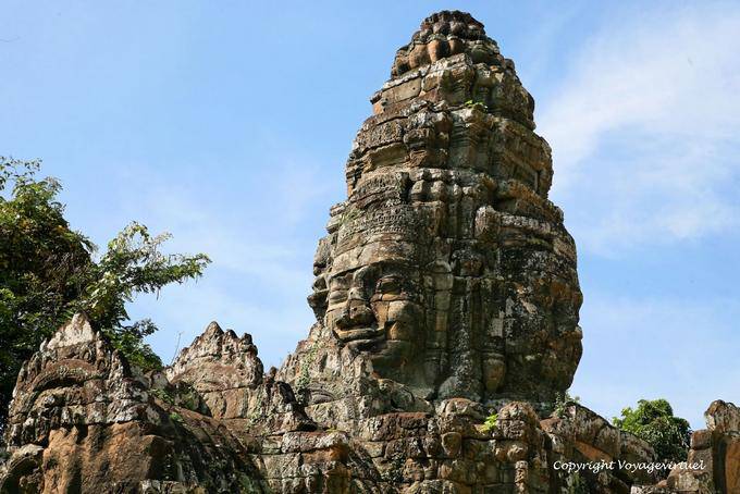 Close-up su un volto di Buddha in un gopura, Banteay Kdei, Angkor, Cambogia