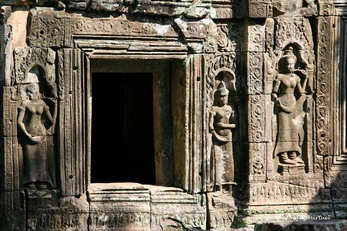 Ninfe celesti intorno a una finestra, Banteay Kdei, Angkor, Cambogia