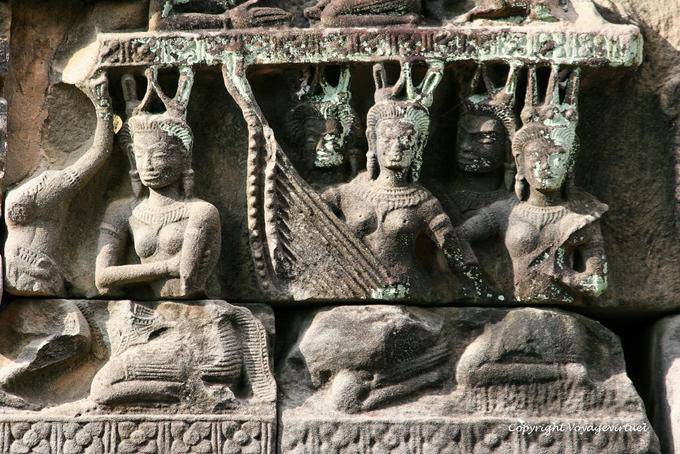 Musicisti intagliate, frammento, Banteay Samre, Angkor, Cambogia