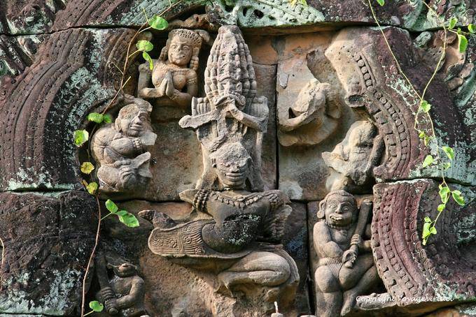 Sculture in una delle torri, di Banteay Samre, Angkor, Cambogia