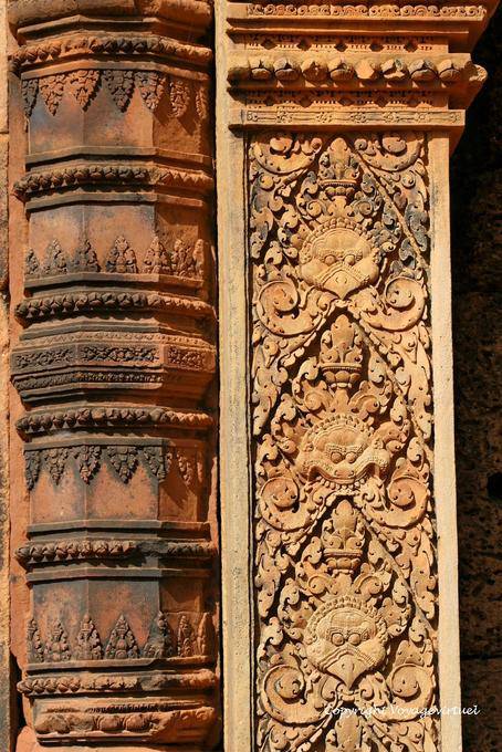 Ornato colonna Banteay Srei, Angkor, Cambogia