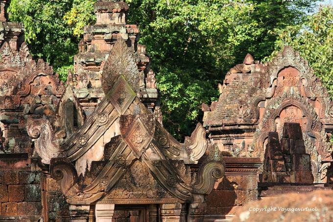 Elementi architettonici del gopura orientale, Banteay Srei, Angkor, Cambogia