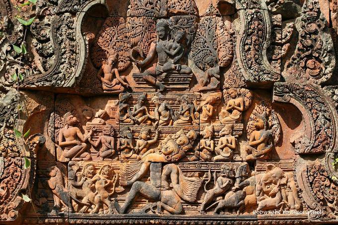 Ffinesse un frontone sculture, Banteay Srei, Angkor, Cambogia