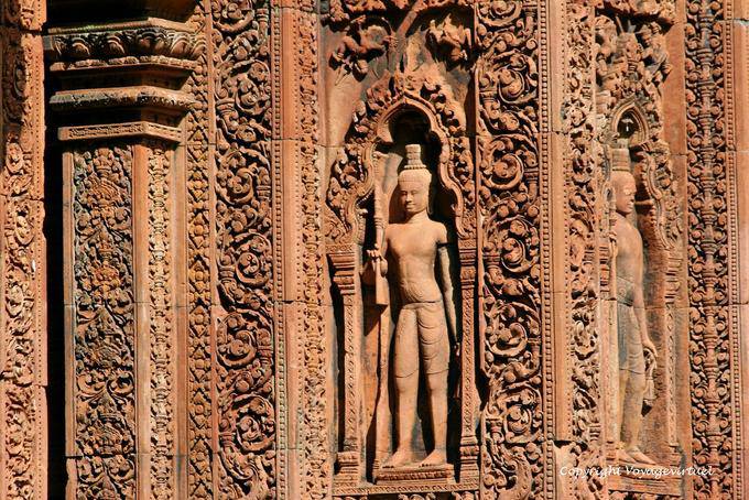 Guardiano Dvarapala santuario centrale di Banteay Srei, Angkor, Cambogia
