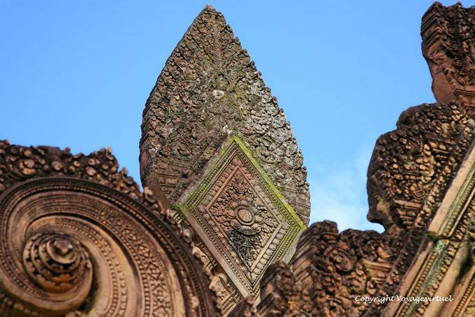 Palm arenaria finemente cesellato, close-up, Banteay Srei, Angkor, Cambogia