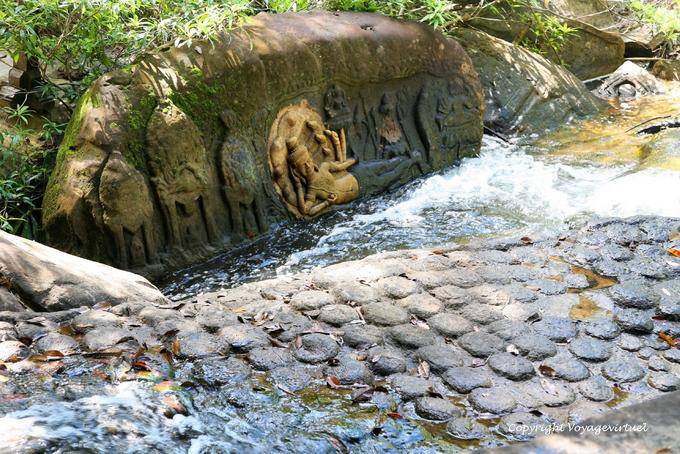 Kbal Spean, Moltitudine di linga, simbolo di Shiva, Angkor, Cambogia