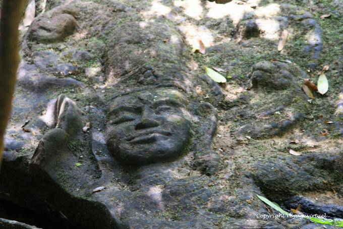 Kbal Spean, scultura in rilievo nel letto del fiume, Angkor, Cambogia