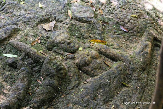 Sculture in pietra nel Stung, fiume Kbal Spean, Angkor, Cambogia