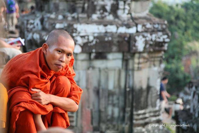 Phnom Bakheng sguardo monaco, Angkor, Cambogia