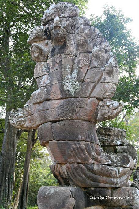 La testa di Naga serpente Victory Gate, Angkor, Cambogia
