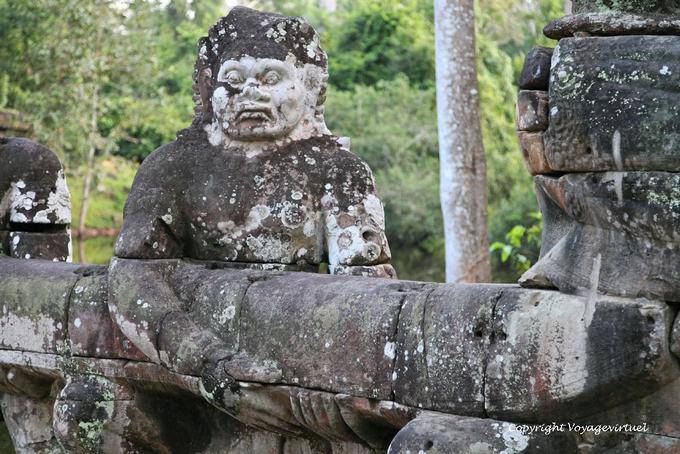 Giant nel corpo di un naga, Preah Khan, Angkor, Cambogia