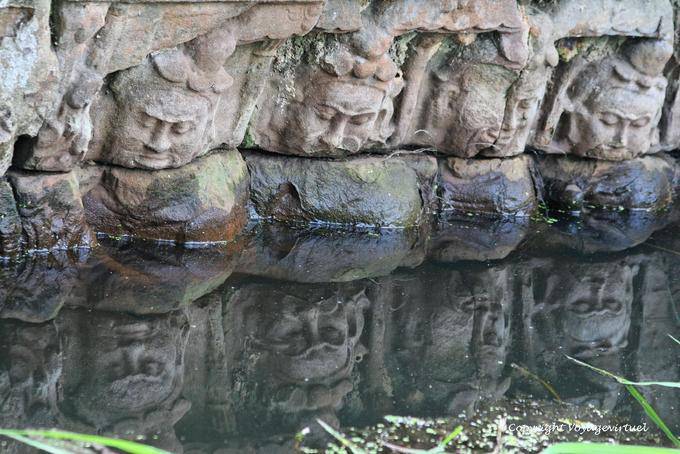 Riflessione nel fossato, Preah Khan, Angkor, Cambogia