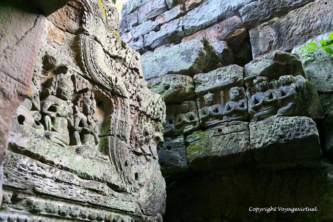 Decorazione di personaggi di preghiera, Preah Khan, Angkor, Cambogia