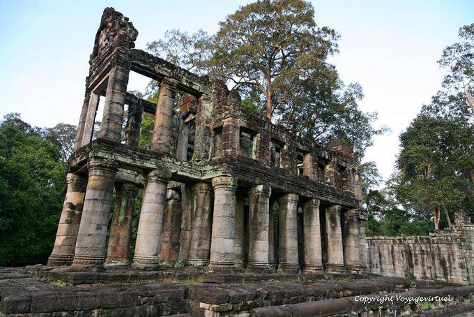 Costruire su due piani con colonne rotonde, Preah Khan, Angkor, Cambogia