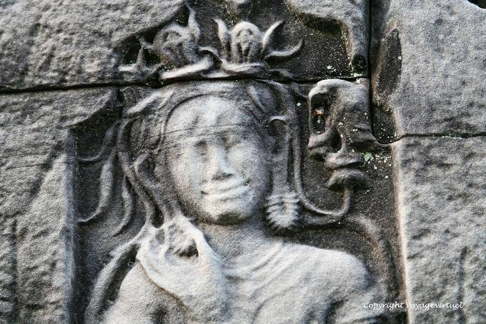 Fronte femminile offuscata dal tempo, Preah Khan, Angkor, Cambogia