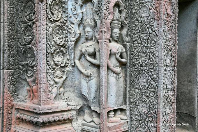 Devatas intagliato Ta-Prohm, Angkor, Cambogia