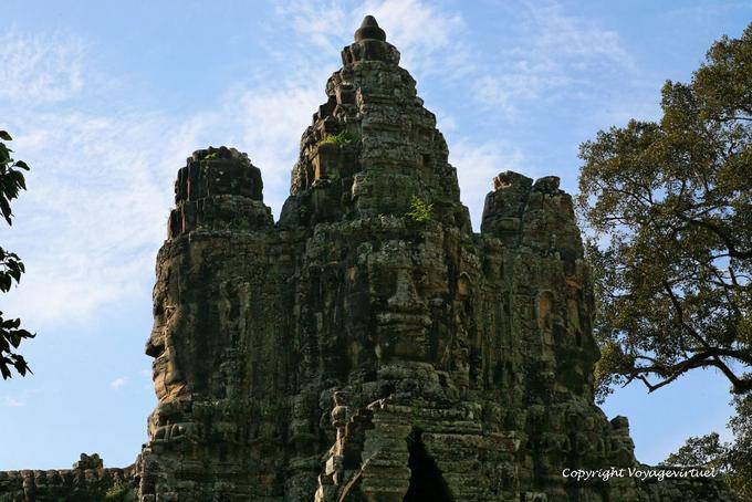Un'altra vista della porta sud da dentro le mura di Angkor Thom, Angkor, Cambogia