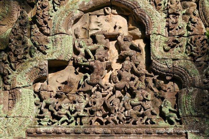 Carved ballerini aggrovigliati frontone frenetici Thommanon, Angkor, Cambogia