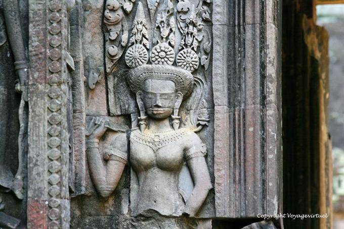 Devata a somtueuse cap, Thommanon, Angkor, Cambogia