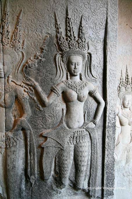 Tiara tiara, collana e gioielli, vestito stretto, Apsara, Angkor Wat, Angkor, Cambogia