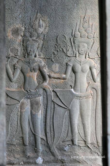 Coppia Apsaras in bassorilievo, Angkor Wat, Angkor, Cambogia