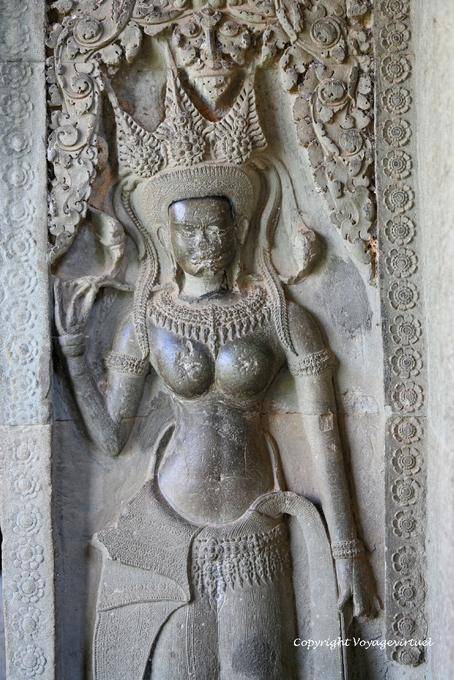 Apsara parti levigate dai tocchi di passanti, Angkor Wat, Angkor, Cambogia
