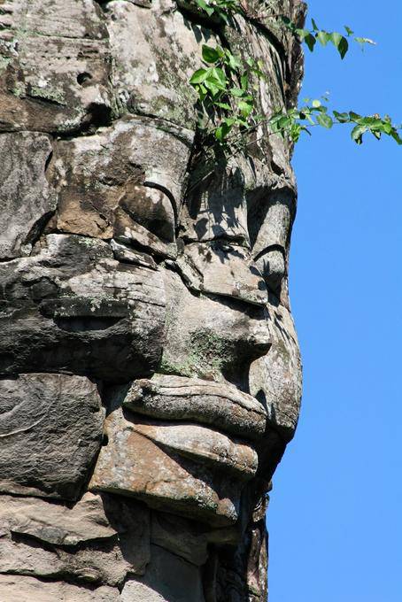 Close-up in cima al padre di Jayavarman VII, il Bayon Angkor Thom, Angkor, Cambogia