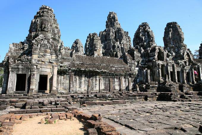 Facciata e nord gallerie Bayon Angkor Thom, Angkor, Cambogia