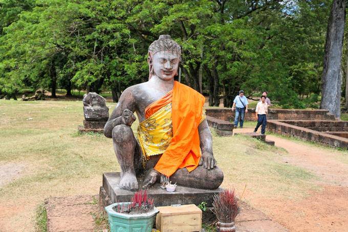 Copia della statua del re morto di lebbra, Terrazza del Re lebbroso, Angkor Thom, Angkor, Cambogia
