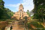 Facciata del tempio a piramide, Baksei Chamkrong, Cambogia.