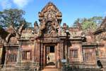 Facciata gopura I, lato est, Banteay Srei, Cambogia.