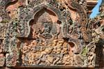 Frontone della biblioteca del sud, Banteay Srei, Cambogia.