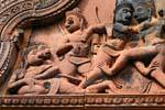 Lotta tra Valin e Surgrîva, gopura I, Banteay Srei, Cambogia.