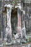 Tre teste tronchi di elefante, Victory Gate, Cambogia.
