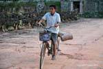 Ciclismo e antica Preah Khan, Cambogia.