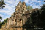Avalokitesvara faccia rappresentante sulla torre della Porta Sud, Angkor Thom, Cambogia.