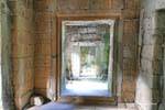 Gioco di pietra e di luce all'interno Prasat Thommanon, Cambogia.