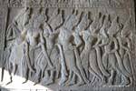 Sfilata di apsaras con campane caviglia, bassorilievo, Angkor Wat, Cambogia.
