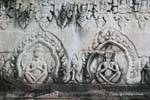 Medaglioni di preghiera sul muro, Angkor Wat, Cambogia.