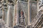 Testa rossa Aspara su una delle torri, Angkor Wat, Cambogia.