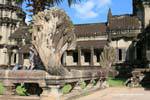 Enorme balaustra naga, Angkor Wat, Cambogia.