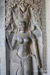 Apsara parti levigate dai tocchi di passanti, Angkor Wat, Cambogia.