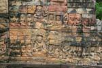 Facciata nord della parete esterna, Khmer arte, Terrazza del Re lebbroso, Angkor Thom, Cambogia.