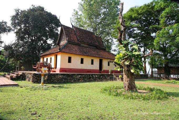 Pagoda restaurato nel 2002 dai tedeschi, Wat Roka Kandal Kracheh (Kratie) - Cambogia