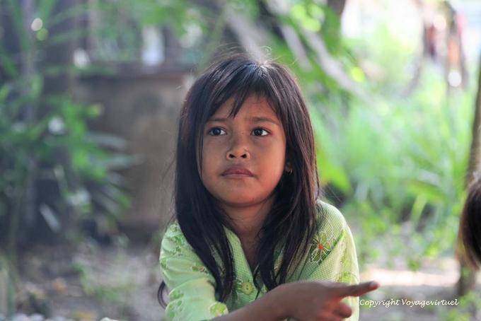 Ritratto di una bambina cambogiana, Wat Roka Kandal Kracheh (Kratie) - Cambogia